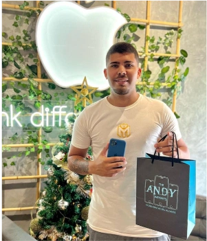 Foto Cliente Recebendo Produto 7